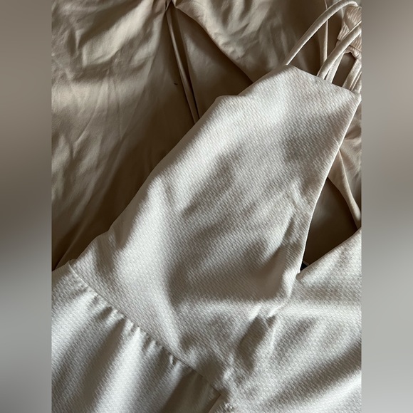 BOOHOO White V-Neck Romper - Picture 2 of 3